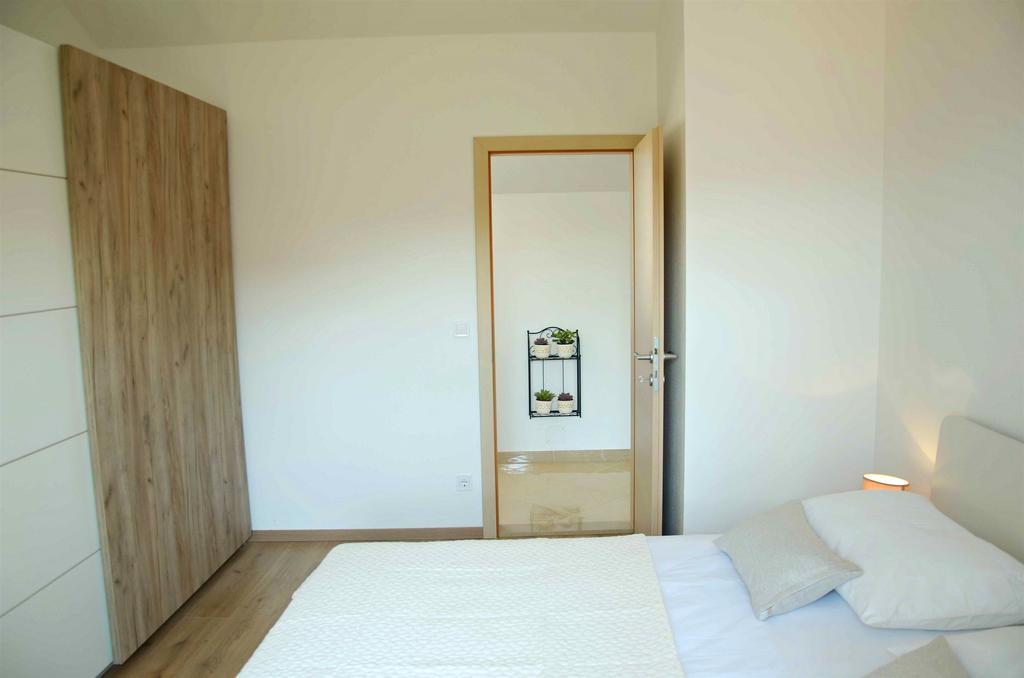 Apartment Luna Постира Экстерьер фото
